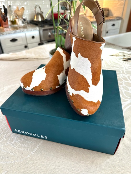 AEROSOLES Shoes - Aerosoles Danby Cow Print Leather Clogs NWOT Size 9